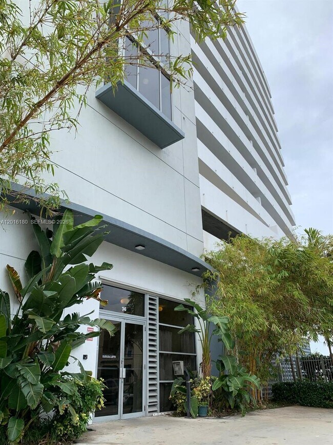 Foto del edificio - 36 NW 6th Ave