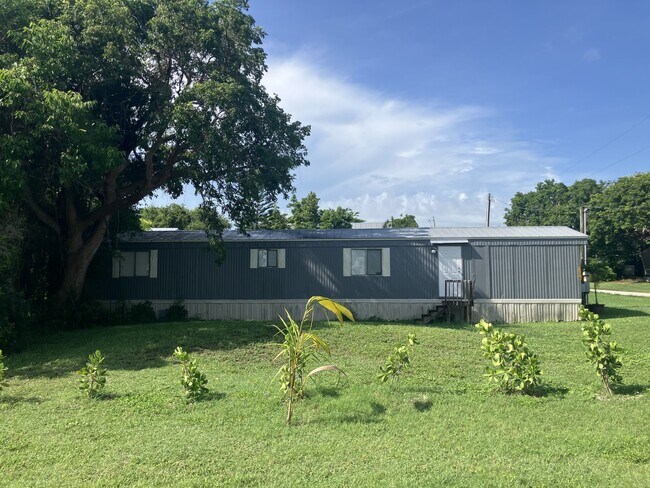Foto del edificio - 1228 Chokoloskee Dr