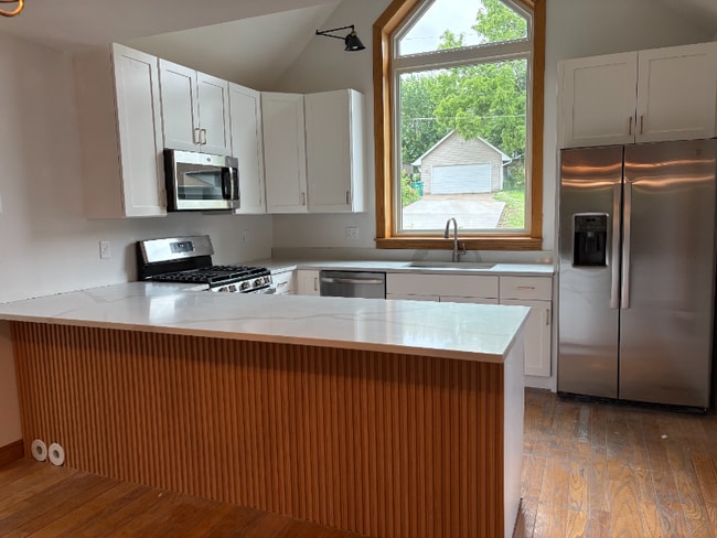 Building Photo - 309 St Croix Ave W