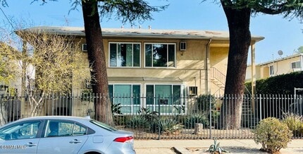 Building Photo - 5728 Hazeltine Ave