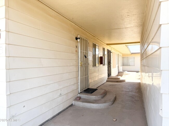 Building Photo - 1211 W Apache Trail