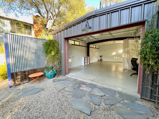 Building Photo - 21914 Entrada Rd