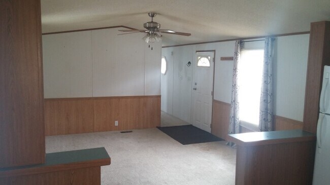 Building Photo - 17 Maple Ln