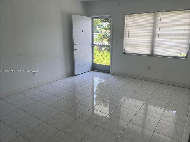 Foto del edificio - 51 NE 204th St