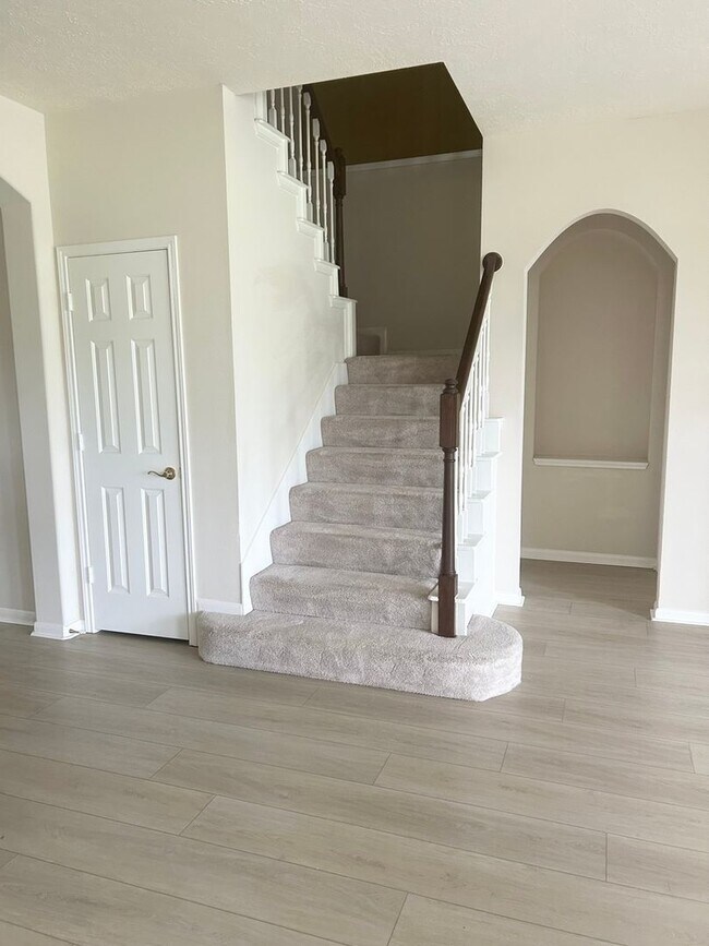 Building Photo - Spacious 5BR House on Golf Course in Marga...