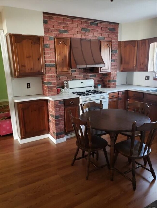 Foto del edificio - 1184 Kossuth Ave