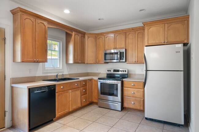 Foto del edificio - 3 bed/2 1/2 Bath. Pet Friendly, Pool,