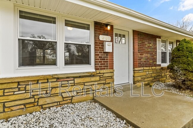 Building Photo - 1201 Billings Dr