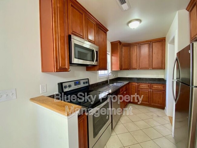 Building Photo - 109 Longwood Dr