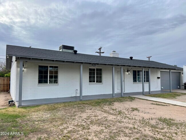 Building Photo - 2914 N 49th Ave