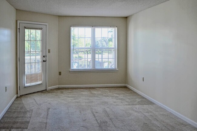 Foto del edificio - 320 S Jackson St