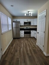 Building Photo - 929 Storybook Ln