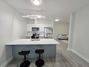 Building Photo - 130 Ellis Ave