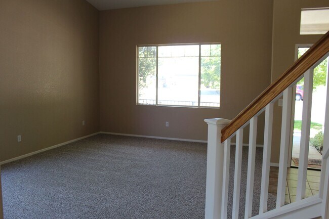 Foto del edificio - Back On The Rental Market Updated 4 Bedroo...