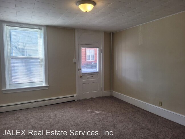 Foto del edificio - 3 br, 1.5 bath House - 41 S. Earl St.