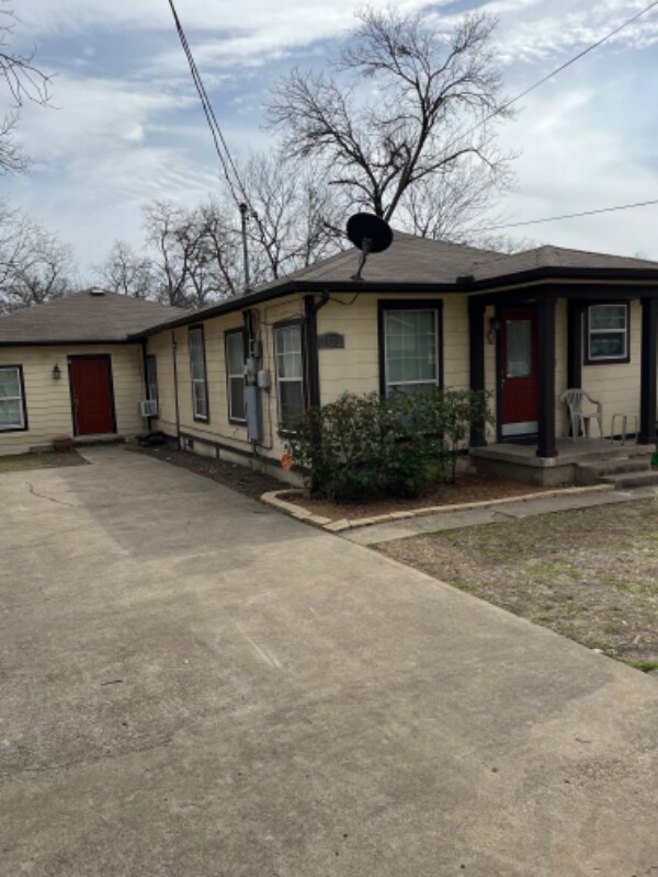Primary Photo - 2138 Custer Dr