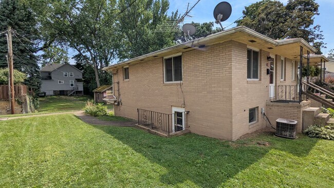 Foto del edificio - 321 Thorne Ave NE