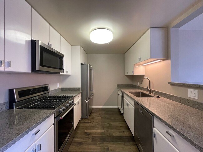 Building Photo - 1776 Sacramento St. Unit #404