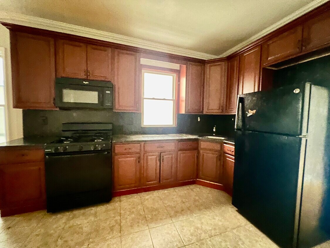262 Bergen Ave 3R - 268 Bergen Ave