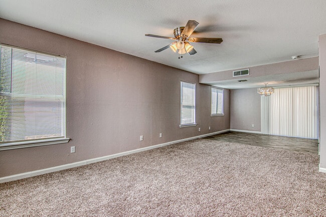 Building Photo - 2405 Tierra Humeda Dr