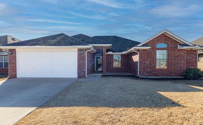 Building Photo - 808 Canyon Dr