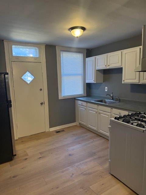 Building Photo - 2418 Baker St