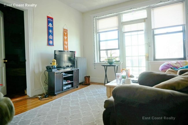 Building Photo - 7 Carol Ave