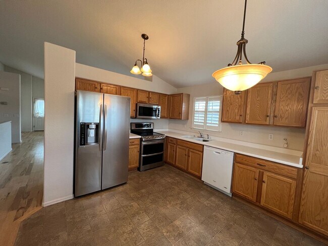 Building Photo - Literally One Block Away From Skyview Middle School