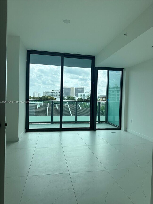 Foto del edificio - 9901 E Bay Harbor Dr