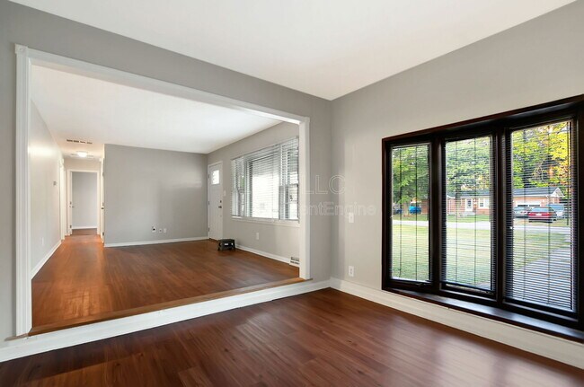 Foto del edificio - 8001 Bluebonnet Rd