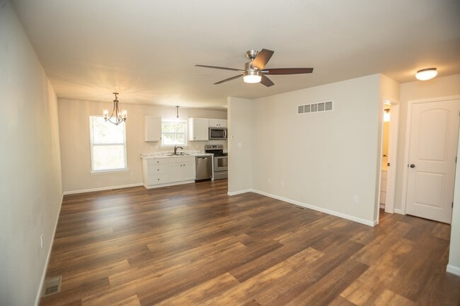 Building Photo - 5410 Deer Valley Dr