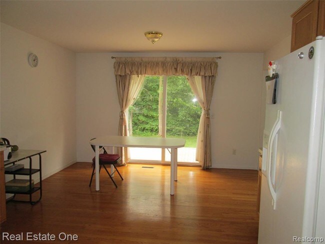 Building Photo - 459 Mystic Valley
