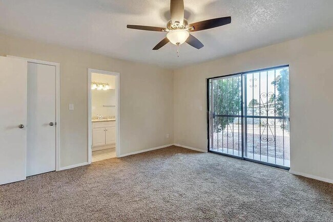 Foto del edificio - 11755 Trey Burton Dr