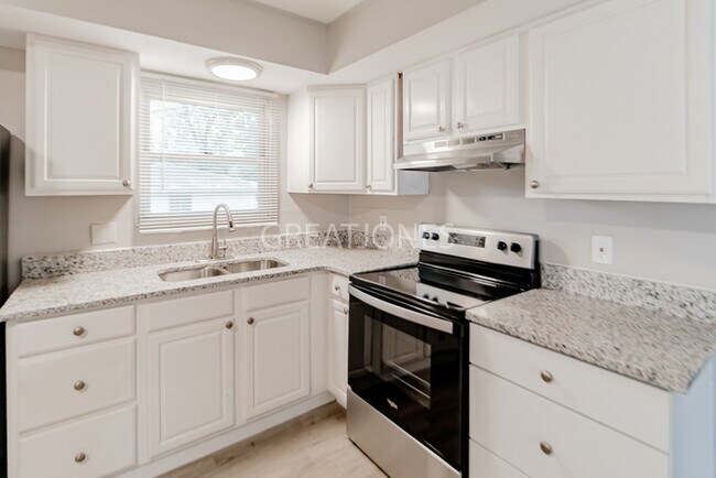Building Photo - LEASED - Charming 3 Bedroom in St. Louis!