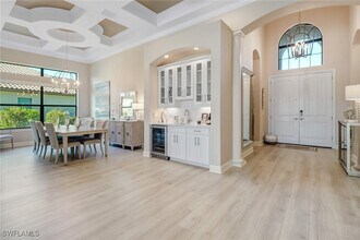 Building Photo - 9412 Rapallo St