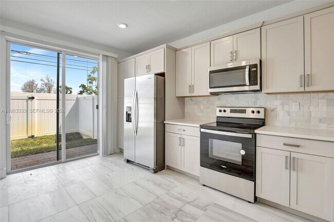 Foto del edificio - 17149 SW 1st St