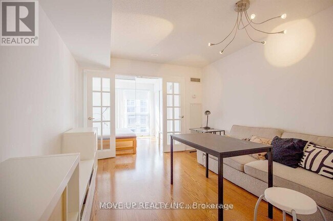 Photo du bâtiment - 763-1763 Bay St.
