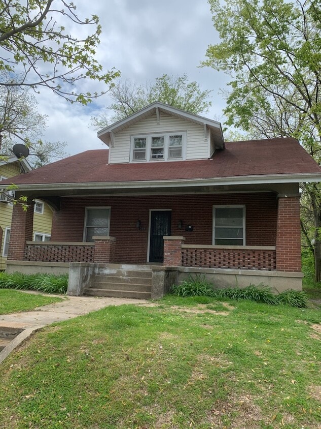 319 North West End Boulevard, Cape Girardeau, MO 63701 House Rental