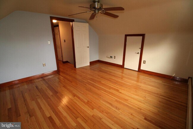 Building Photo - 804 Glenview Ave