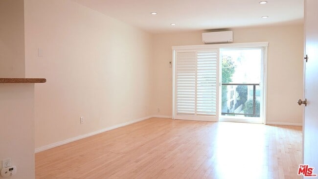 Foto del edificio - 9005 Cynthia St