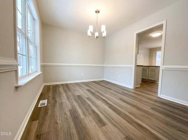 Building Photo - 100 Broken Lance Dr