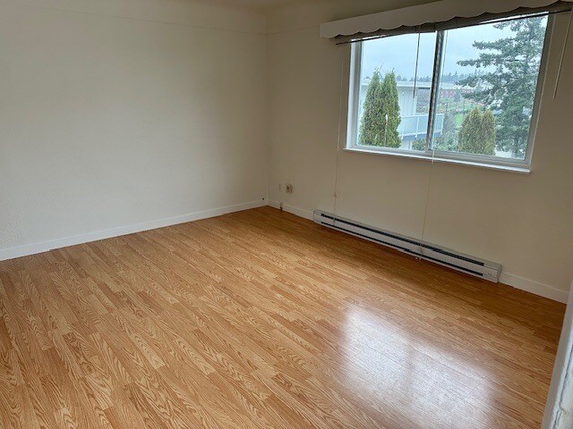 Photo du bâtiment - 646-646 Admirals Rd