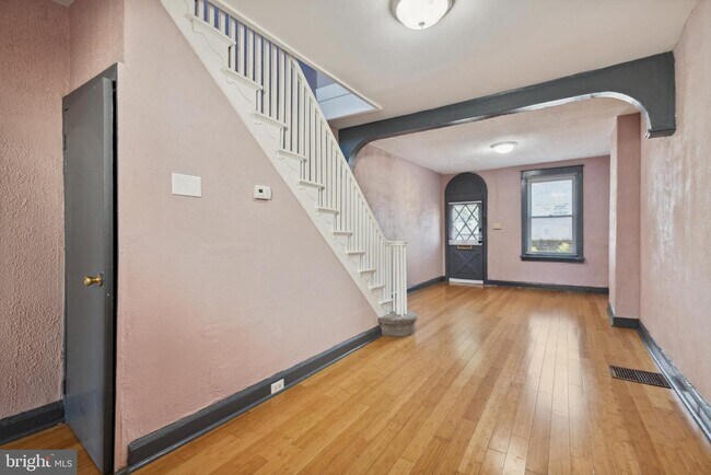 Building Photo - 2529 E Boston St