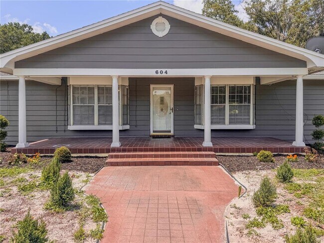 Building Photo - 604 Ponderosa Dr