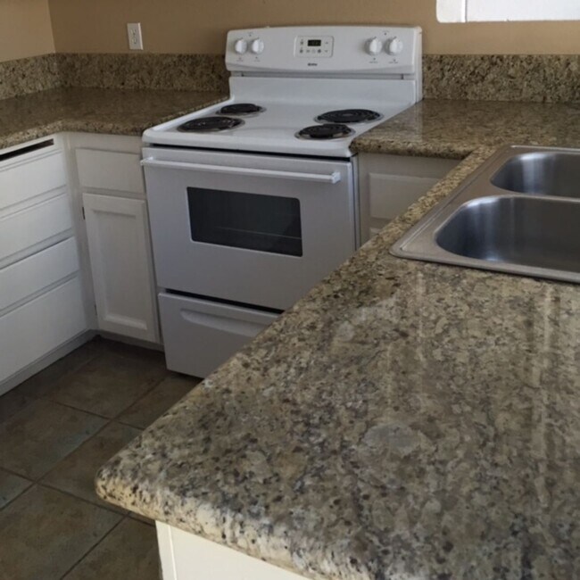 Building Photo - Two bedroom Townhouse Spring valley.