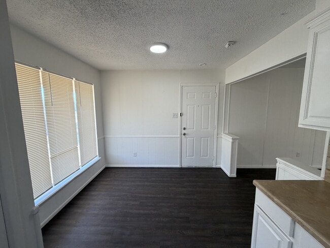 Building Photo - 5420 39th Dr