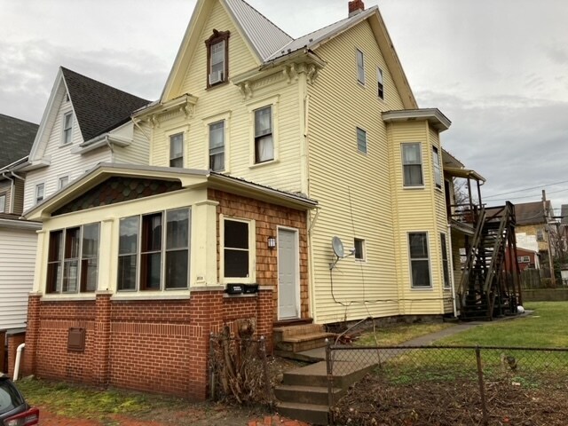 Building Photo - 313 4th Ave