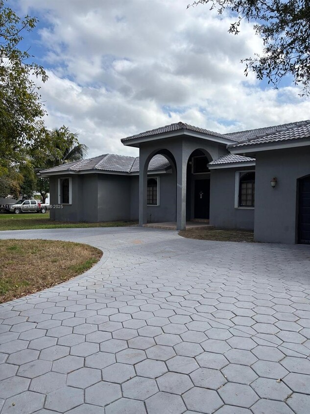 Foto principal - 10390 NW 135th St