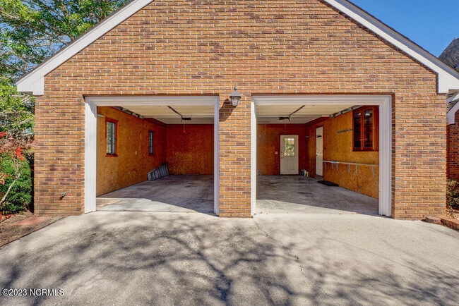 Building Photo - 124 Golf Terrace Dr