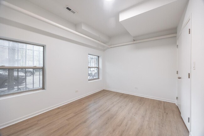 Foto del edificio - 5054 N Winthrop Ave